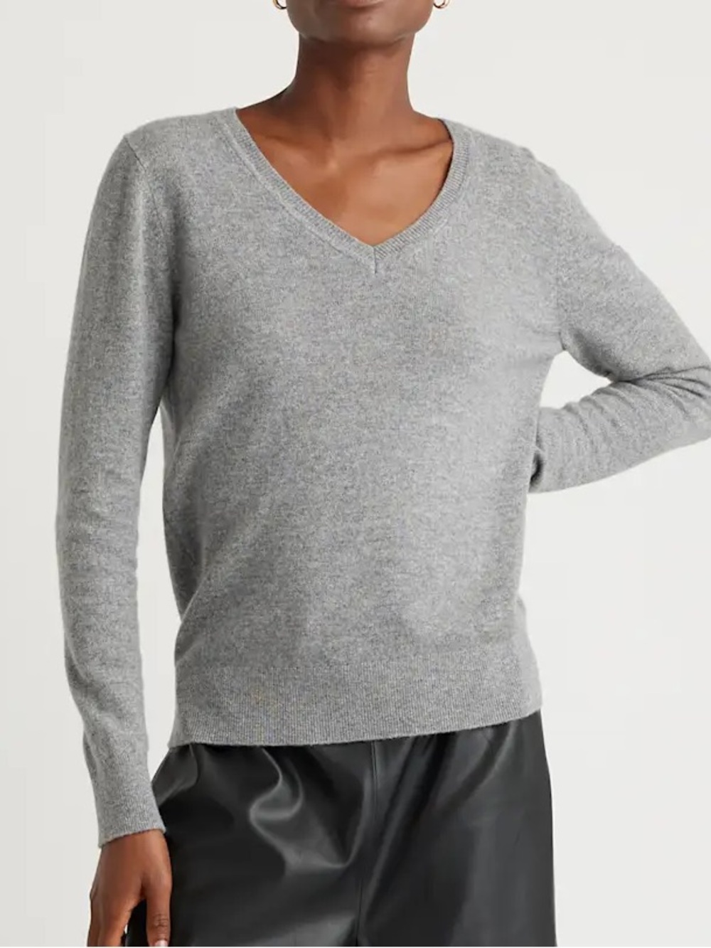 Quince Women’s V-Neck Mongolian Cashmere Sweater